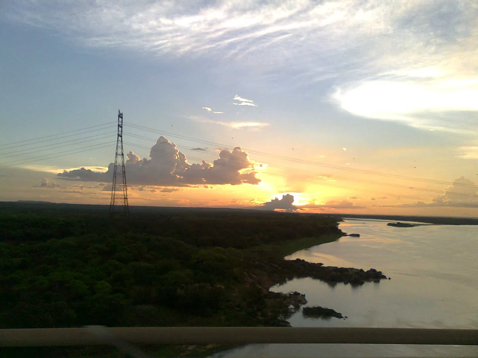 Ocaso sobre el Orinoco
