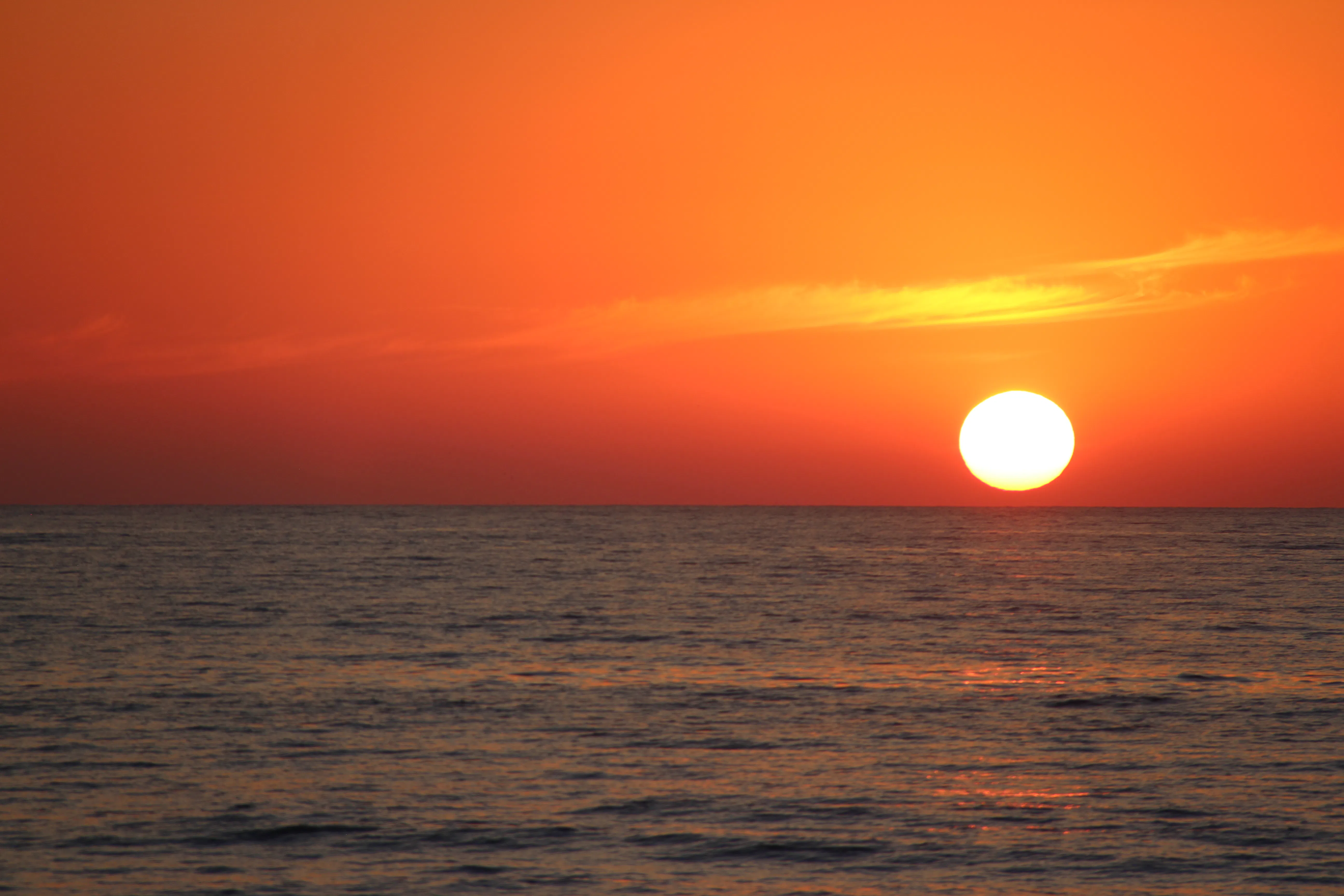 Ocaso playa Los Cocos